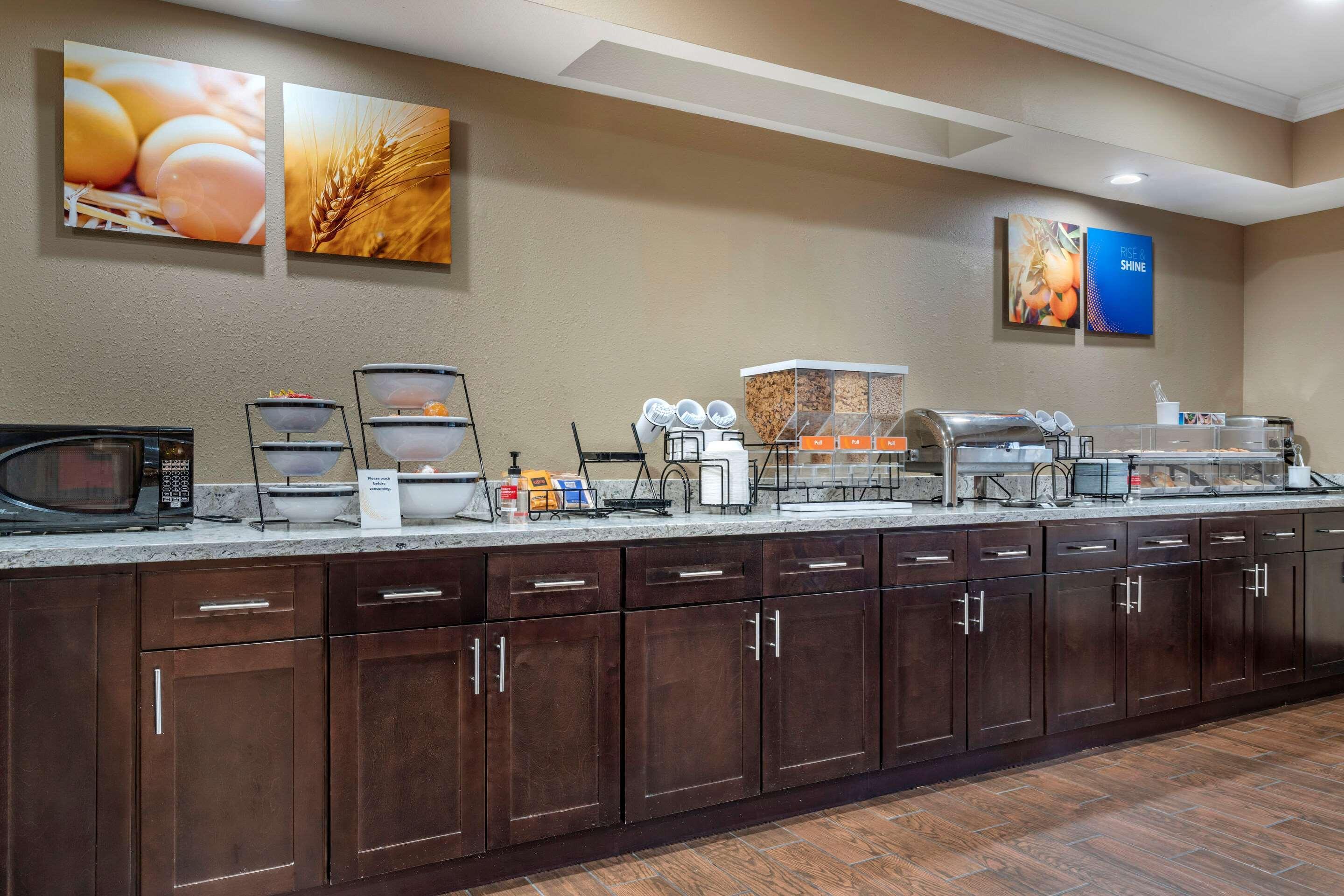 Comfort Inn & Suites Sacramento - University Area المظهر الخارجي الصورة